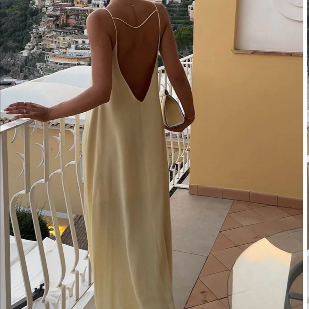 Brand new satin gown….. beautiful for a beach wedding